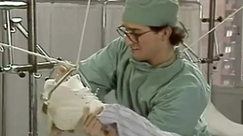 Hace 35 a&ntilde;os debut&oacute; dando la r&eacute;plica a Antonio Resines en una serie ya olvidada. Ahora es uno de los actores m&aacute;s famosos de Espa&ntilde;a, &iquest;le reconoces?