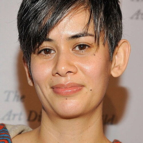 Suttirat Anne Larlarb